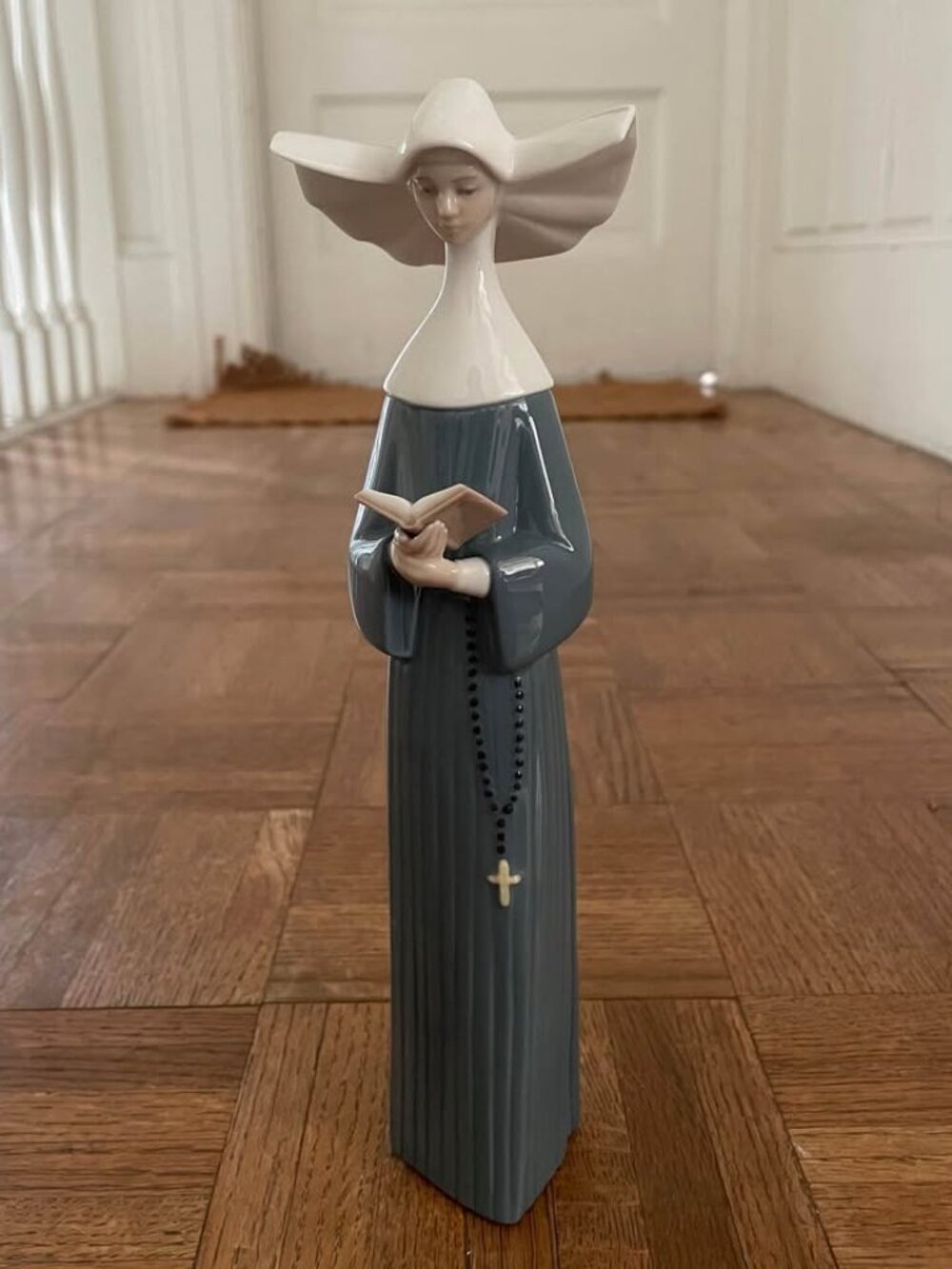 Lladro Prayerful Moment Nun Porcelain Ceramic Figurine #5500
